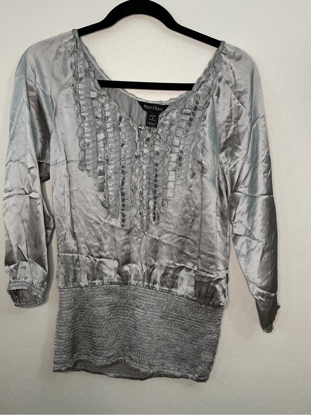 Vintage White House Black Market Silver Ruffle Pullover 100% silk